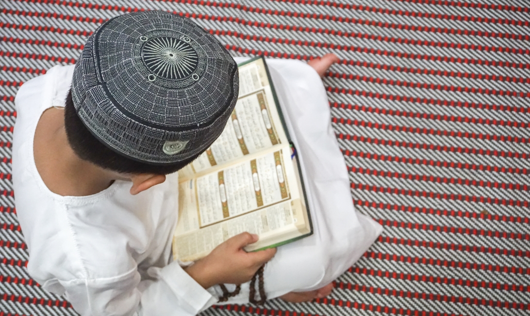 Kid reading Quran